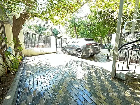 Satılır 4 otaqlı köhnə tikili 207 m²