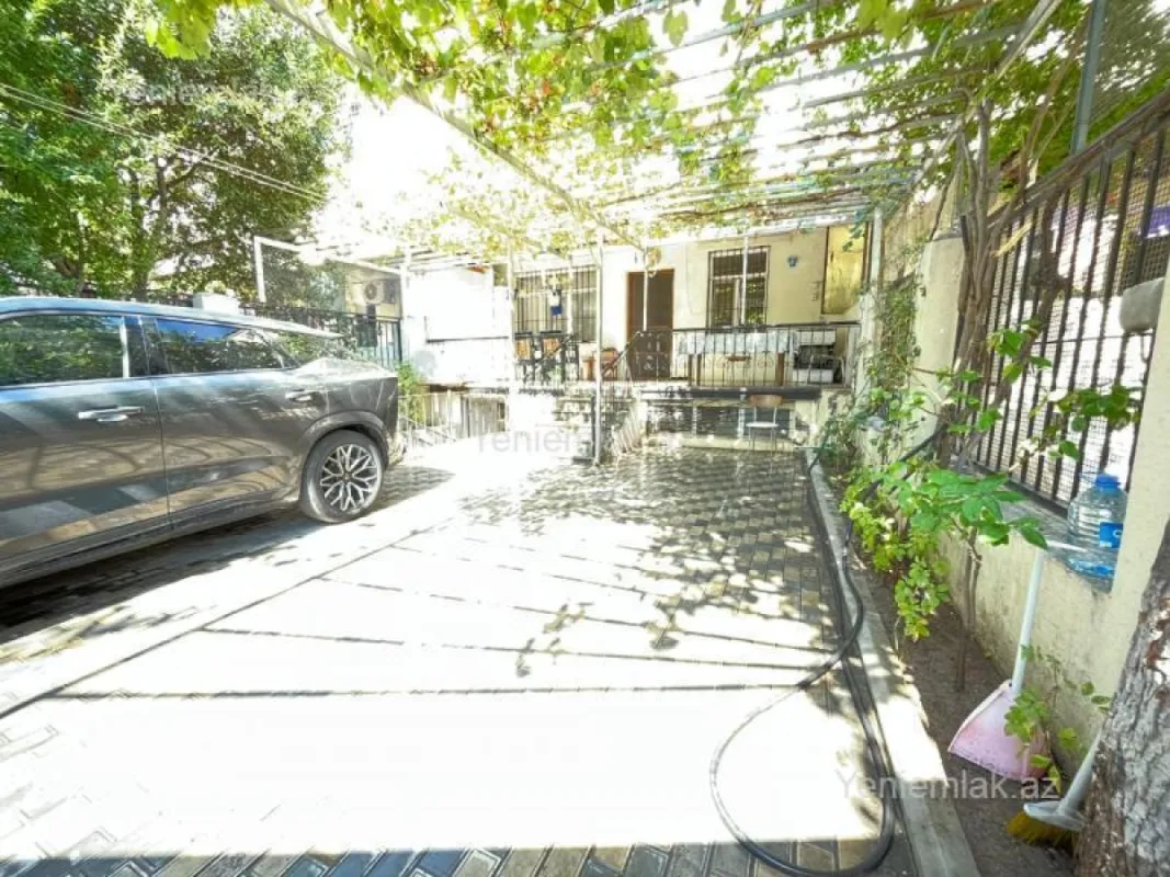 Satılır 4 otaqlı köhnə tikili 207 m²