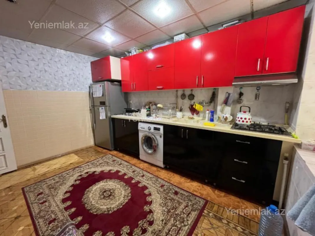 Satılır 4 otaqlı köhnə tikili 207 m²