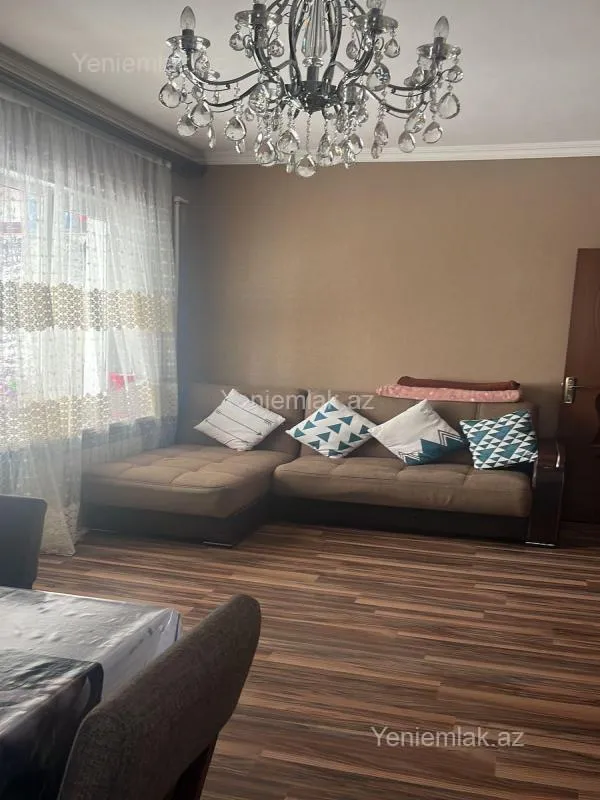 Satılır 2 otaqlı köhnə tikili 55 m²