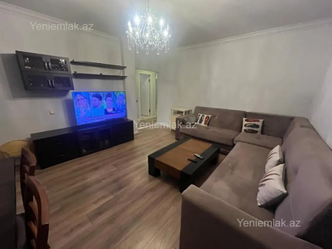 Satılır 4 otaqlı köhnə tikili 100 m²