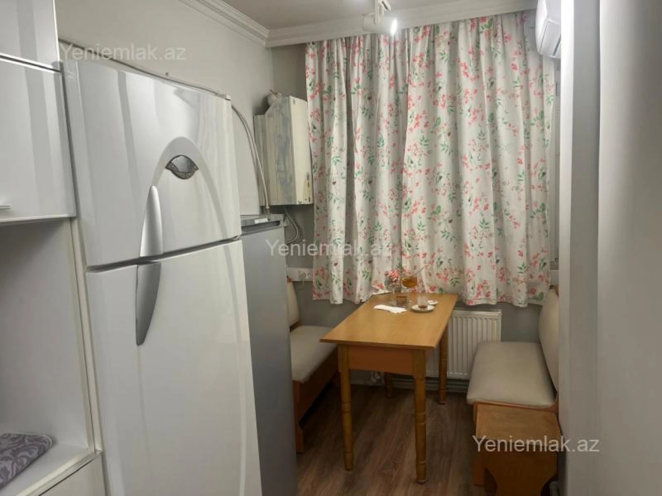 Satılır 4 otaqlı köhnə tikili 100 m²