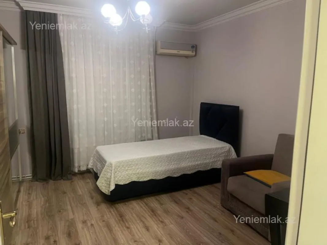 Satılır 4 otaqlı köhnə tikili 100 m²