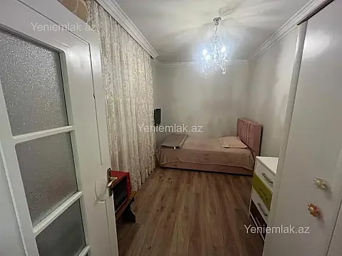 Satılır 4 otaqlı köhnə tikili 100 m²