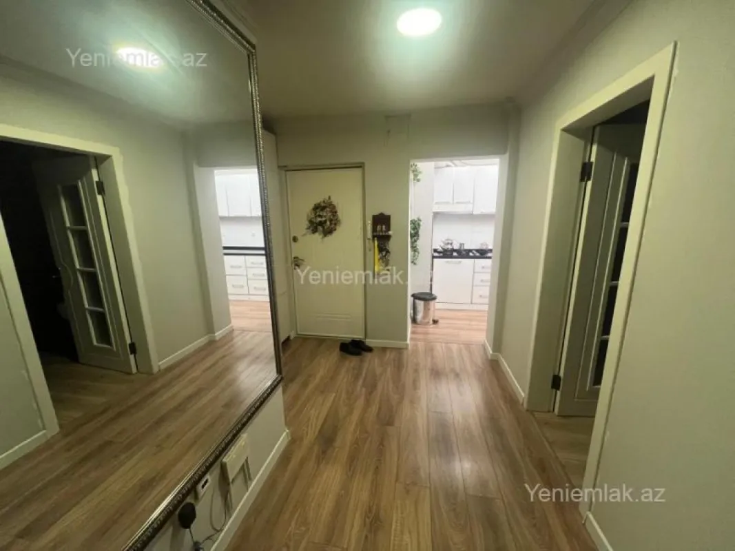 Satılır 4 otaqlı köhnə tikili 100 m²