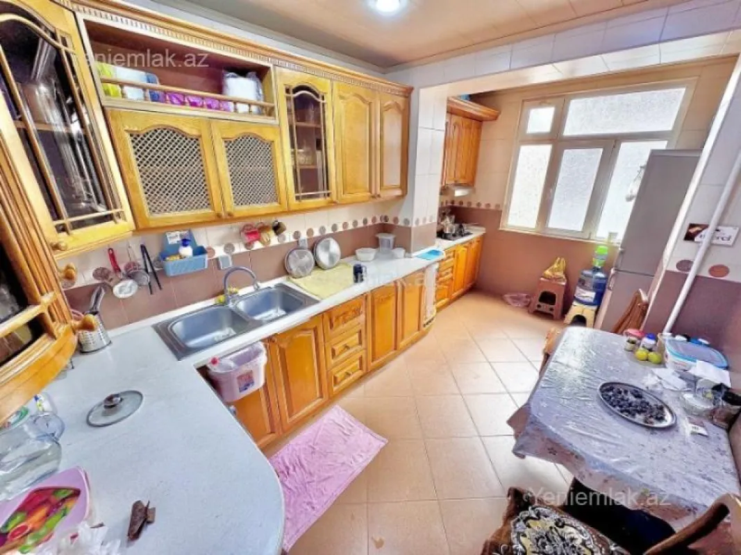 Satılır 3 otaqlı köhnə tikili 90 m²