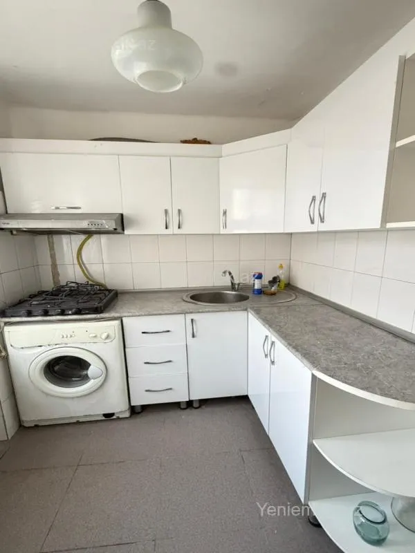 Satılır 1 otaqlı köhnə tikili 35 m²