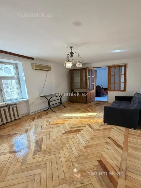 Satılır 1 otaqlı köhnə tikili 35 m²