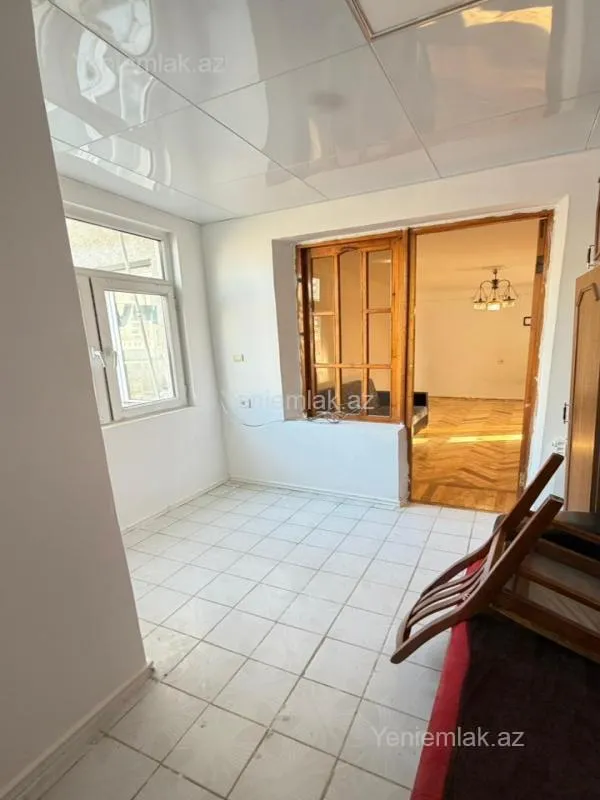Satılır 1 otaqlı köhnə tikili 35 m²