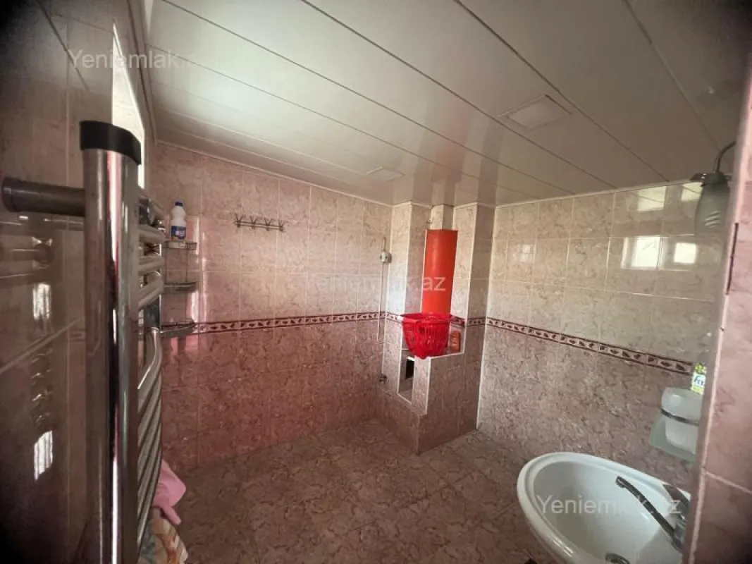 Satılır 5 otaqlı həyət evi 230 m²