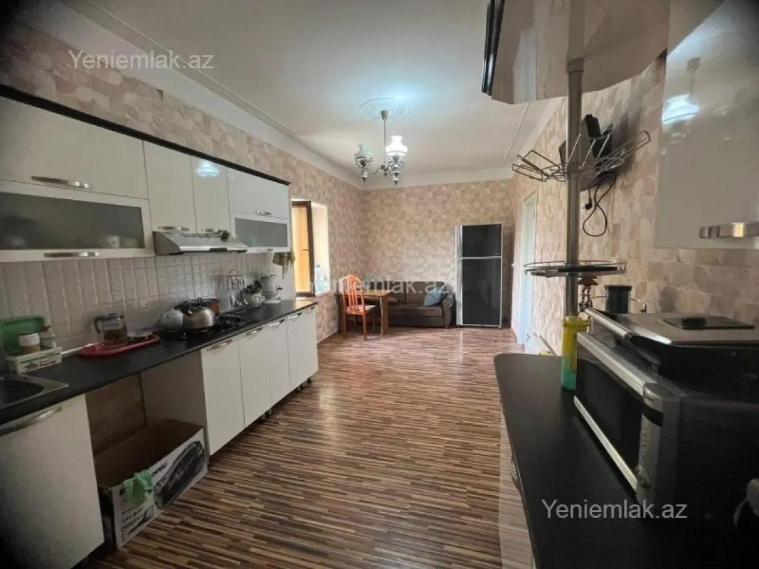 Satılır 5 otaqlı həyət evi 230 m²