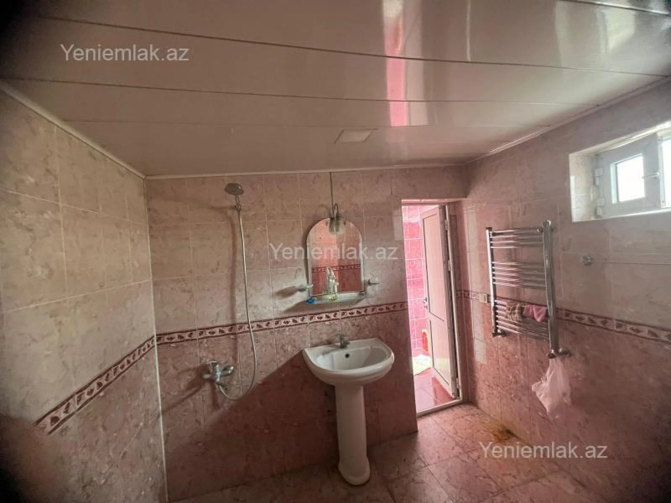 Satılır 5 otaqlı həyət evi 230 m²