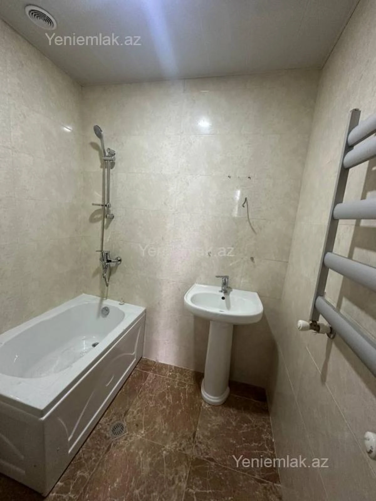 Satılır 3 otaqlı yeni tikili 77 m²