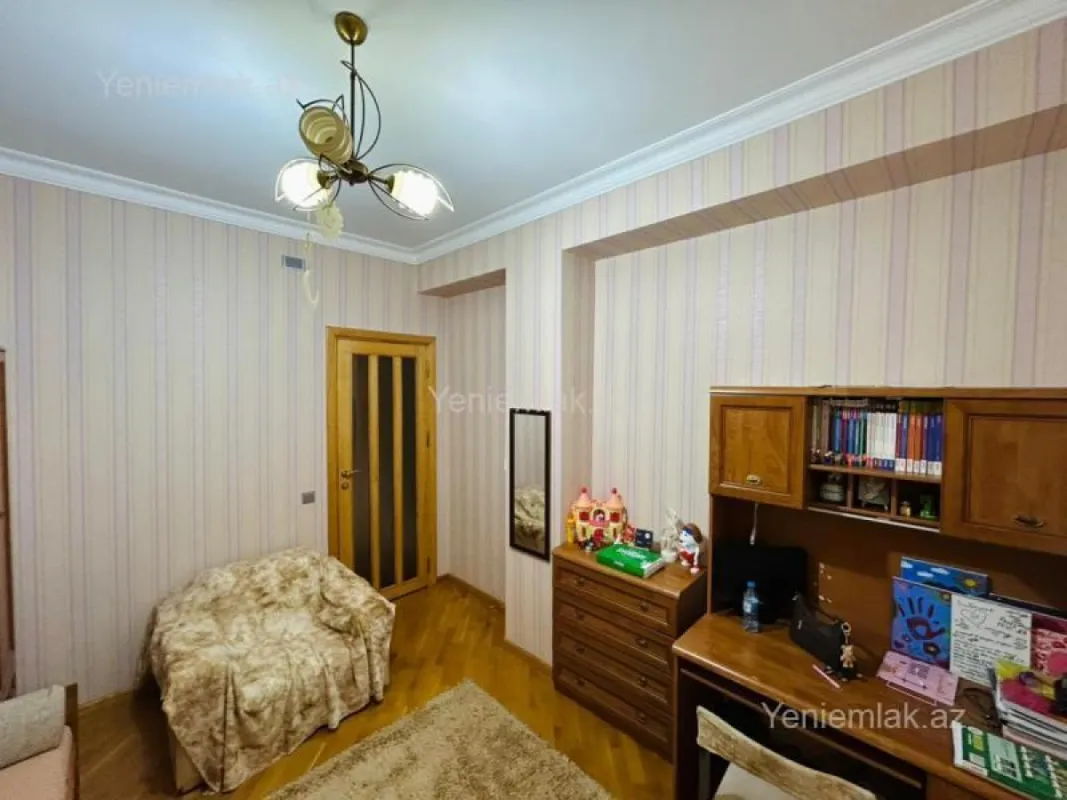 Satılır 5 otaqlı yeni tikili 180 m²