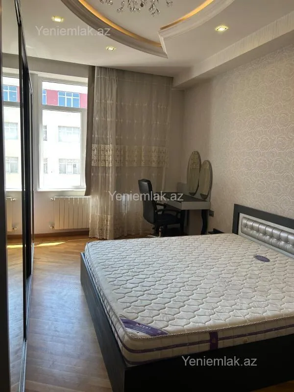 Satılır 3 otaqlı yeni tikili 145 m²