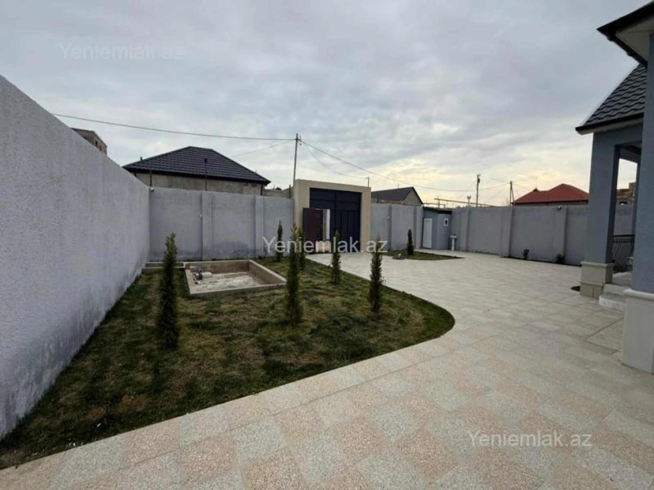 Satılır 3 otaqlı həyət evi 250 m²