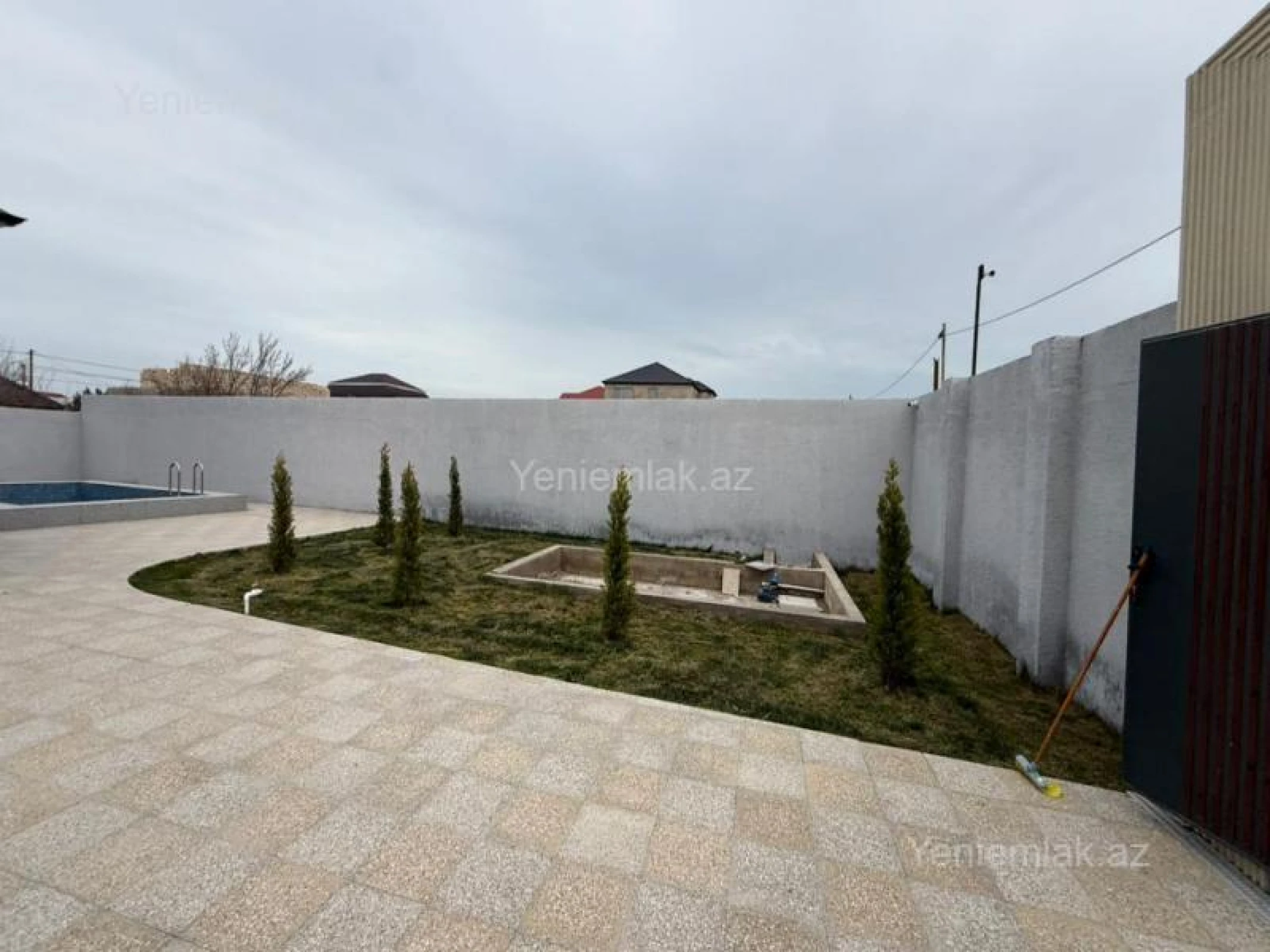 Satılır 3 otaqlı həyət evi 250 m²