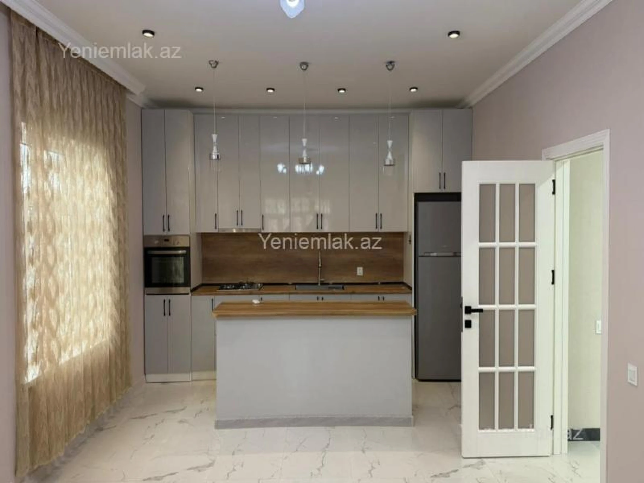 Satılır 3 otaqlı həyət evi 250 m²