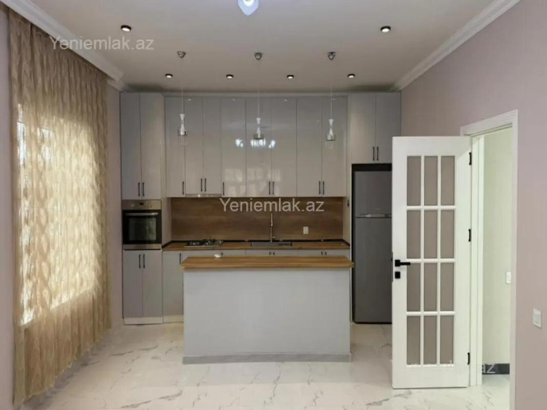 Satılır 3 otaqlı həyət evi 250 m²