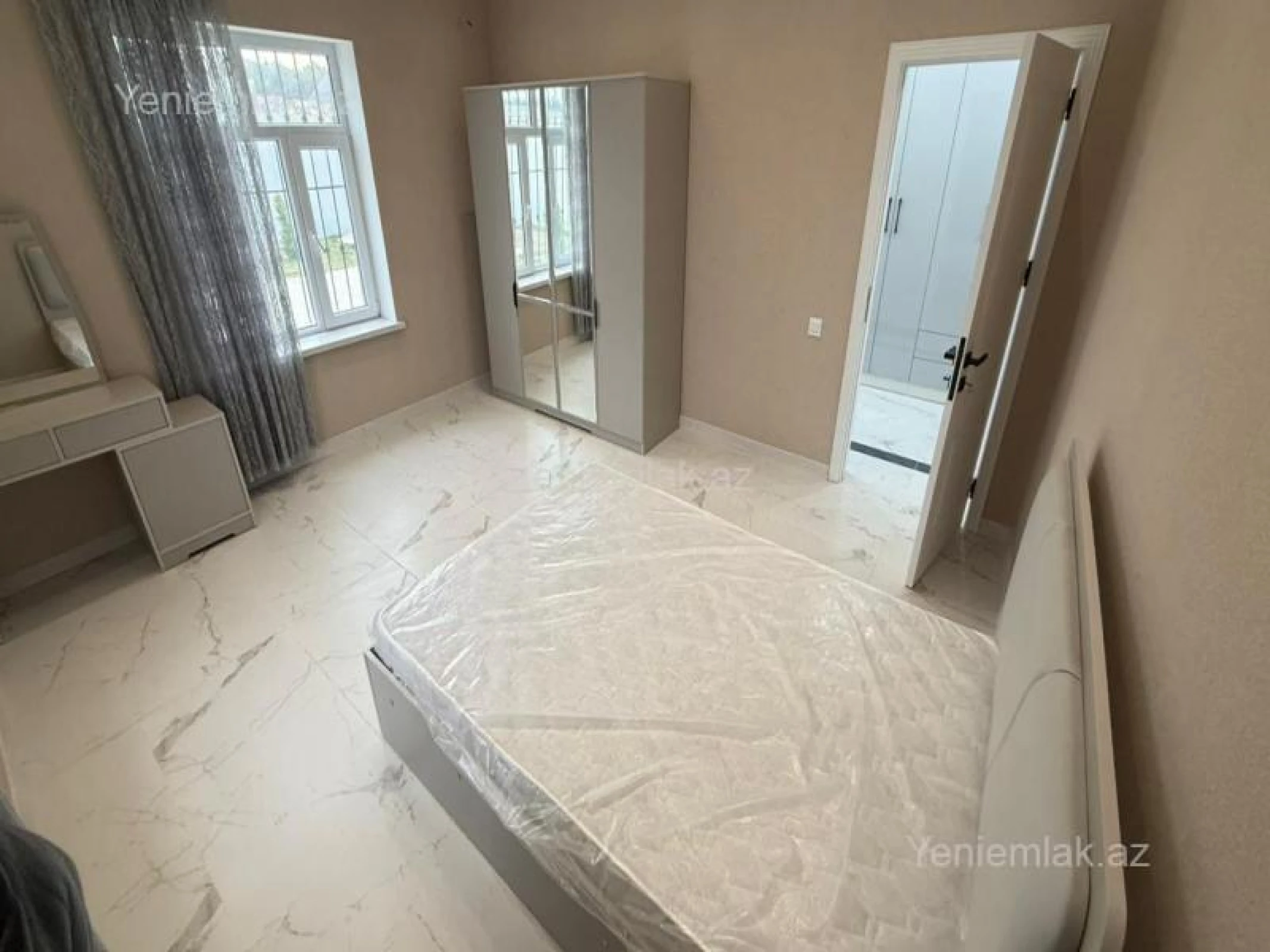 Satılır 3 otaqlı həyət evi 250 m²