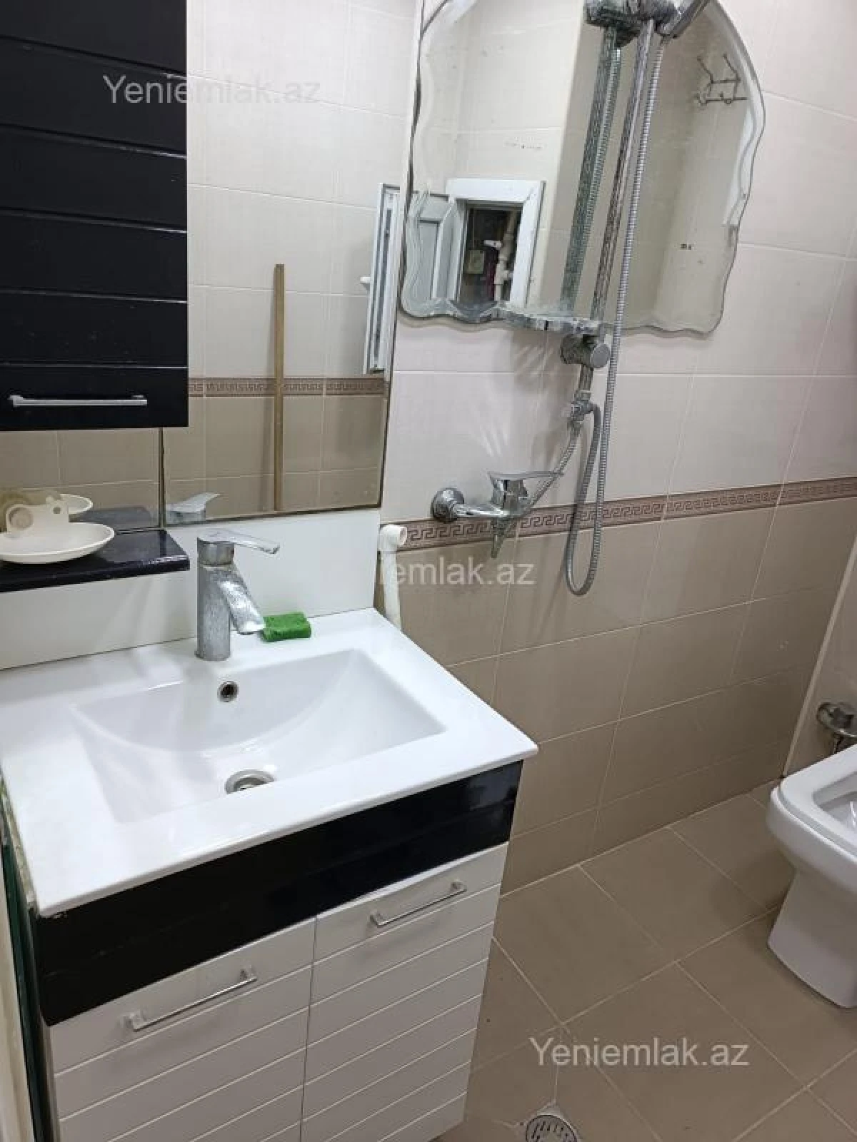 Satılır 2 otaqlı köhnə tikili 60 m²