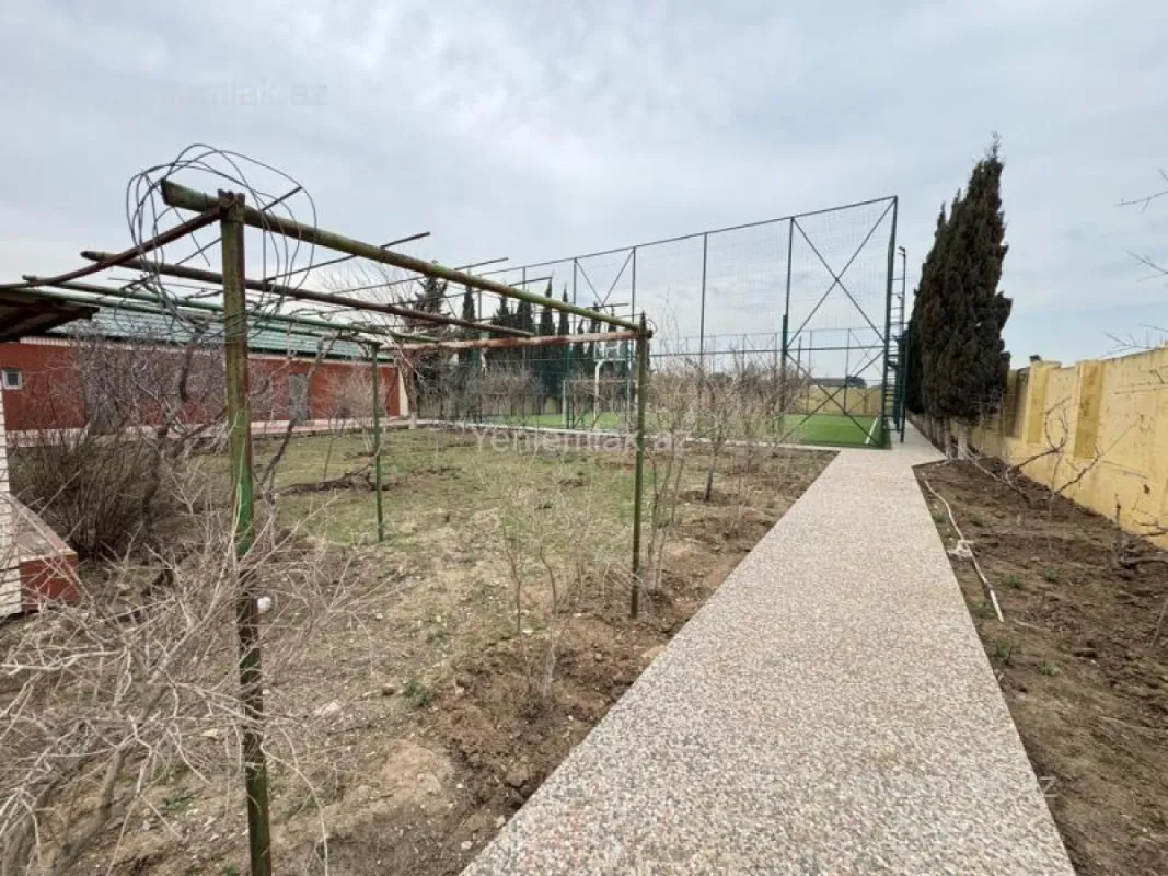 Satılır 4 otaqlı həyət evi 200 m²