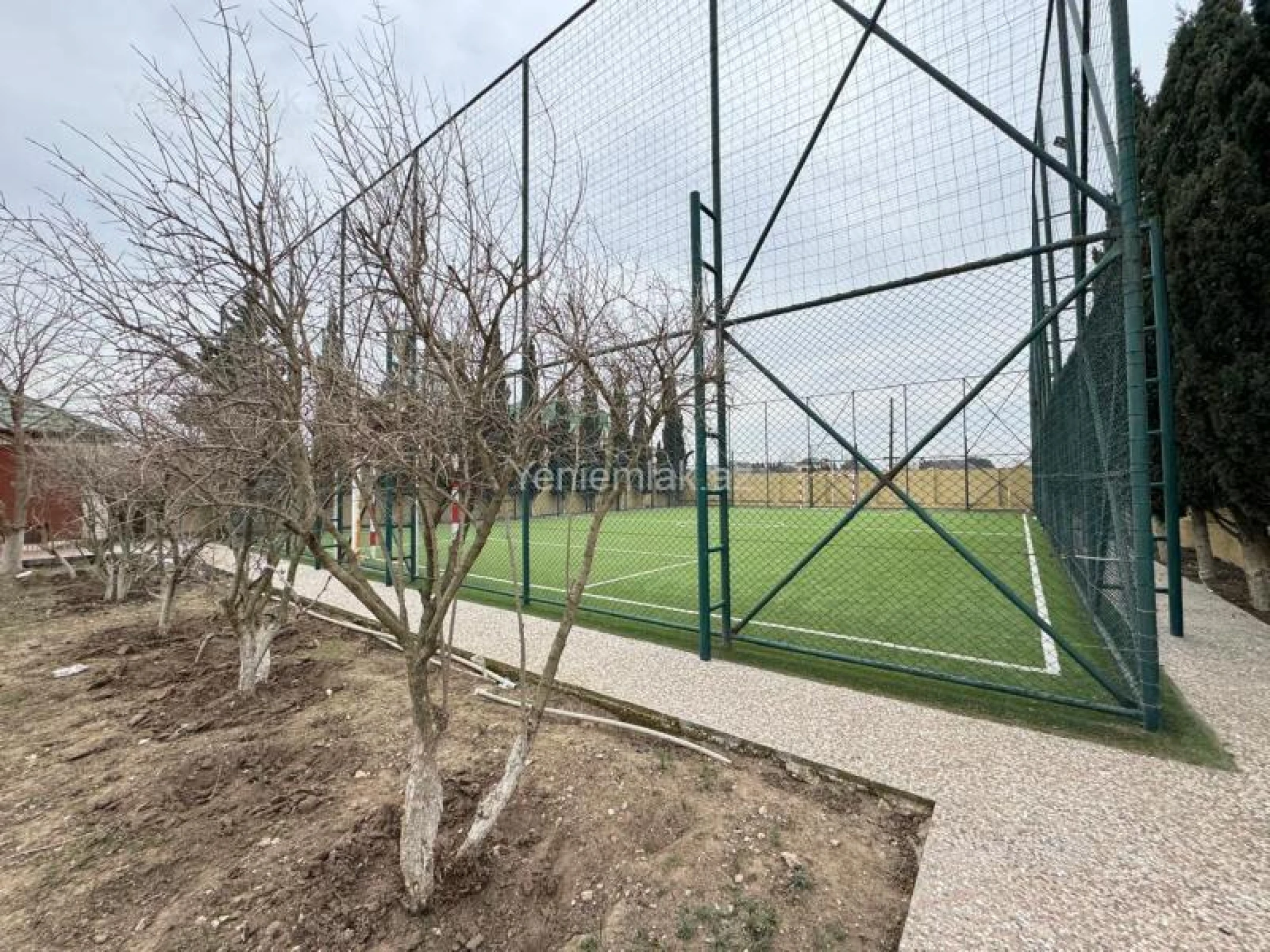 Satılır 4 otaqlı həyət evi 200 m²