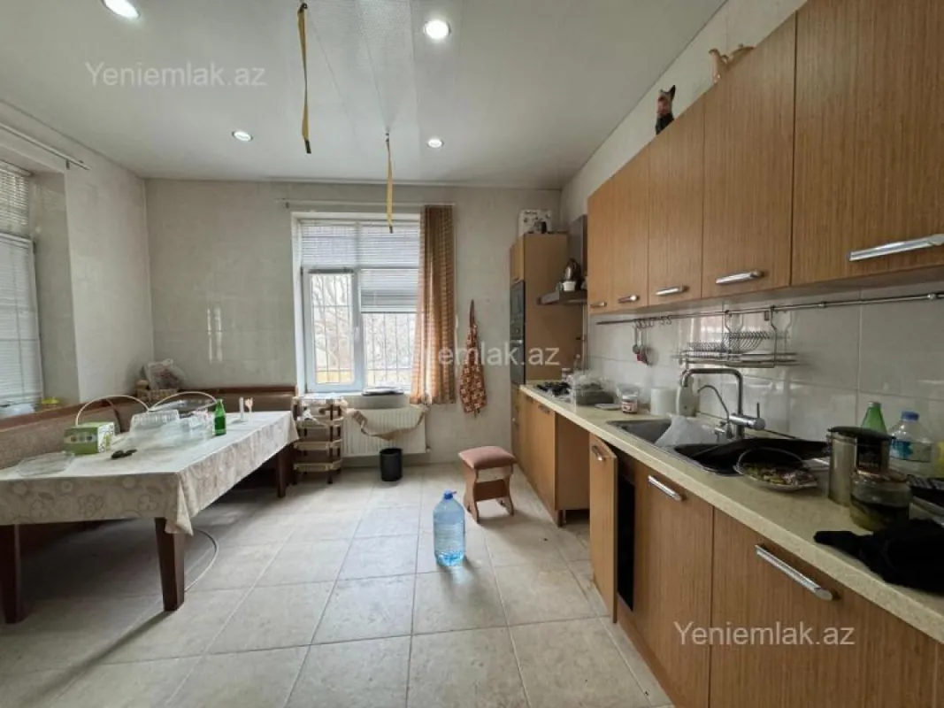 Satılır 4 otaqlı həyət evi 200 m²