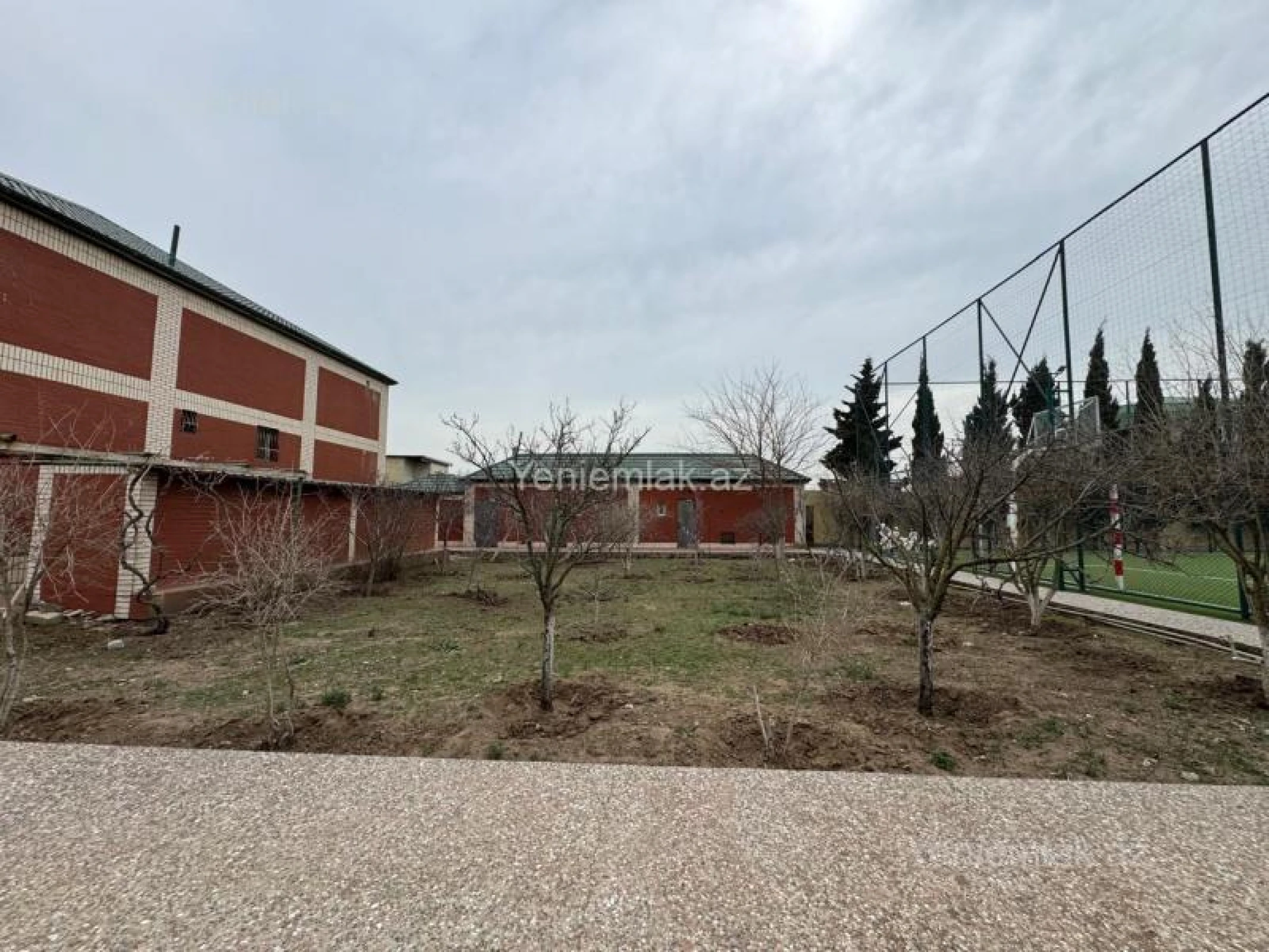 Satılır 4 otaqlı həyət evi 200 m²