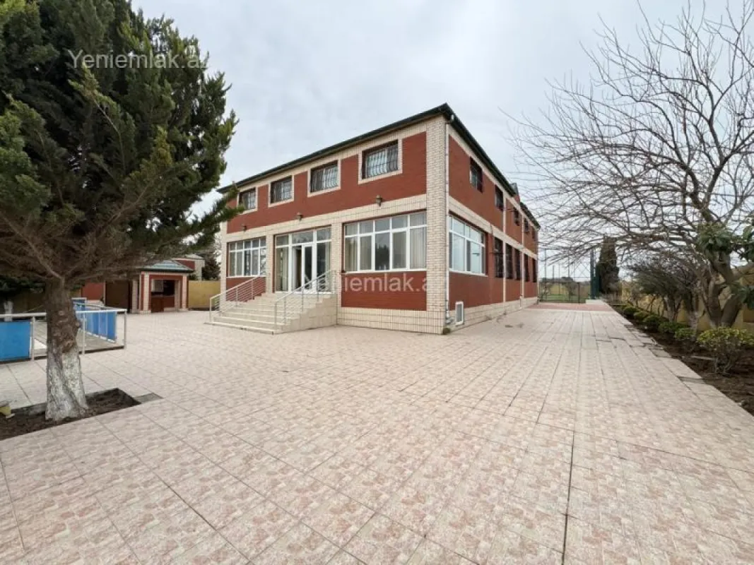 Satılır 4 otaqlı həyət evi 200 m²