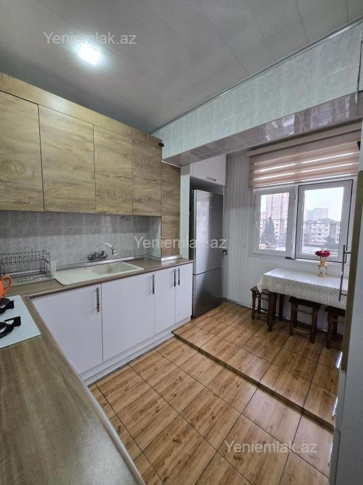 Satılır 4 otaqlı köhnə tikili 110 m²
