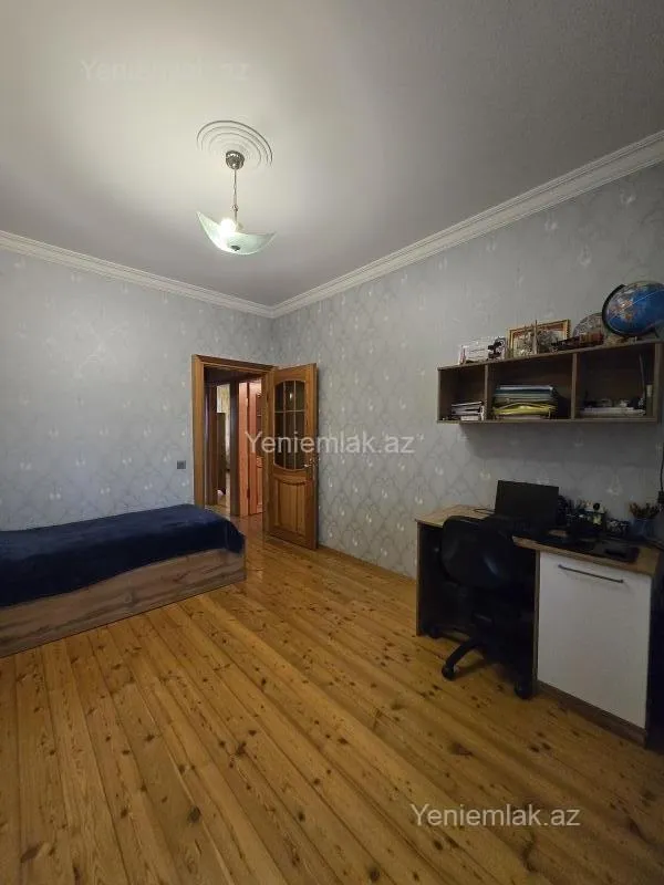 Satılır 4 otaqlı köhnə tikili 110 m²