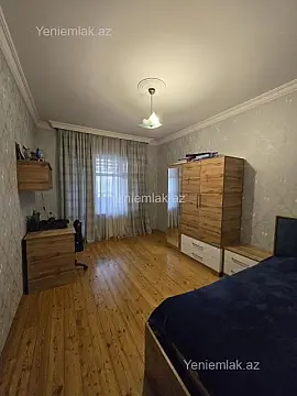 Satılır 4 otaqlı köhnə tikili 110 m²