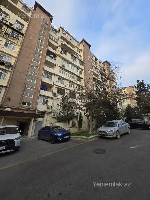 Satılır 4 otaqlı köhnə tikili 110 m²