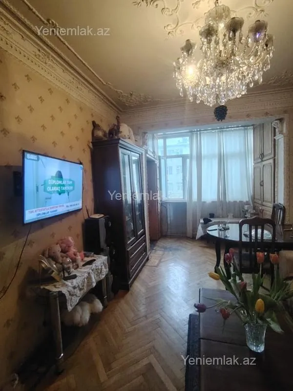 Satılır 3 otaqlı köhnə tikili 75 m²