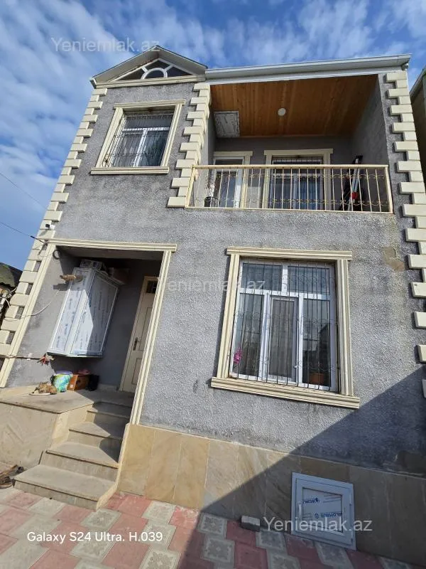 Satılır 4 otaqlı həyət evi 240 m²