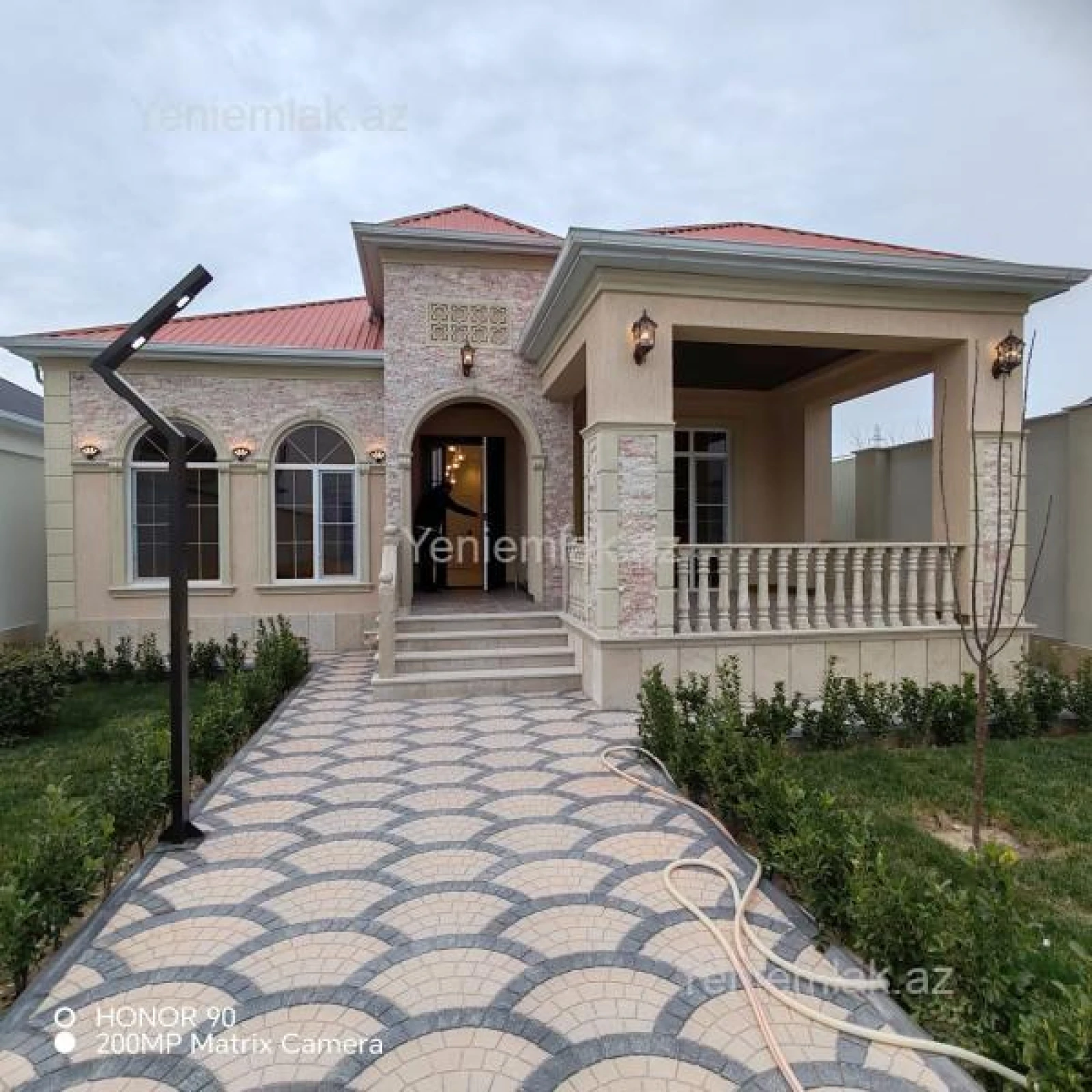 Satılır 4 otaqlı həyət evi 145 m²