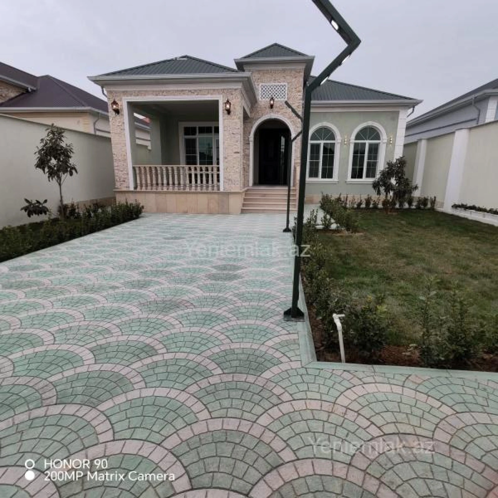 Satılır 4 otaqlı həyət evi 145 m²