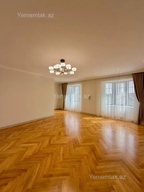Satılır 7 otaqlı həyət evi 600 m²