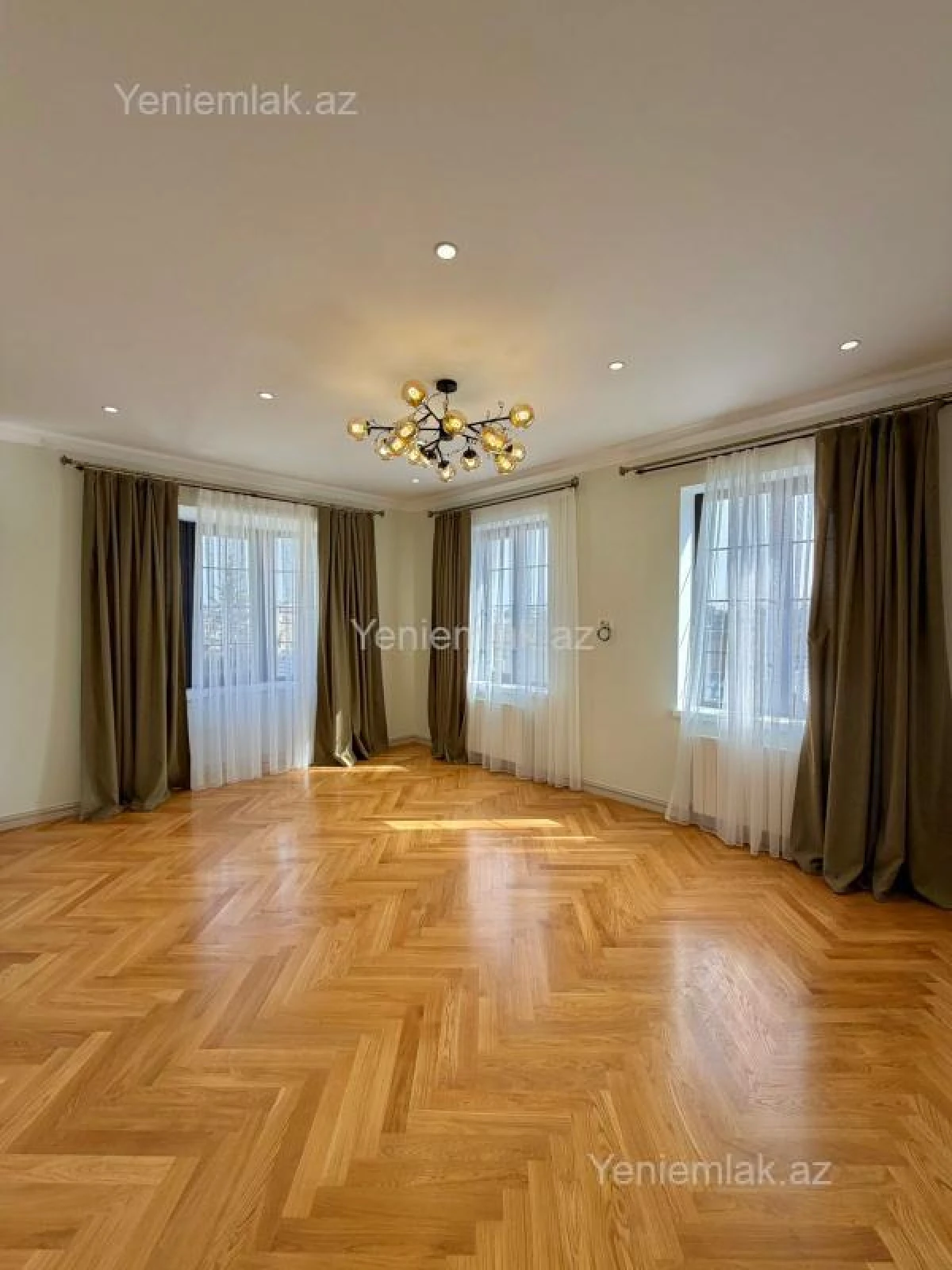 Satılır 7 otaqlı həyət evi 600 m²