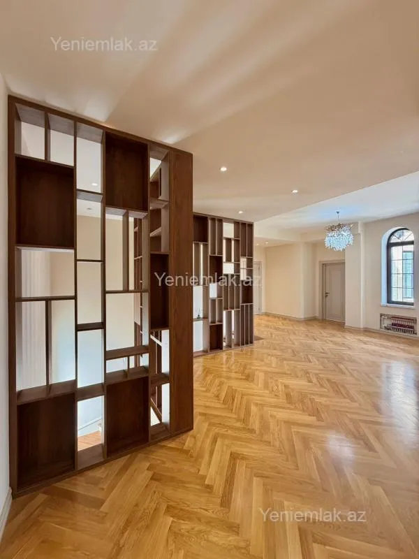 Satılır 7 otaqlı həyət evi 600 m²