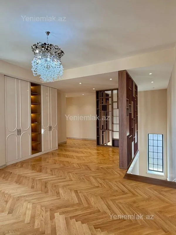 Satılır 7 otaqlı həyət evi 600 m²