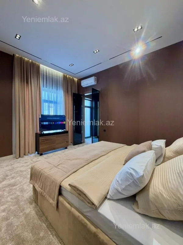 Satılır 5 otaqlı həyət evi 270 m²