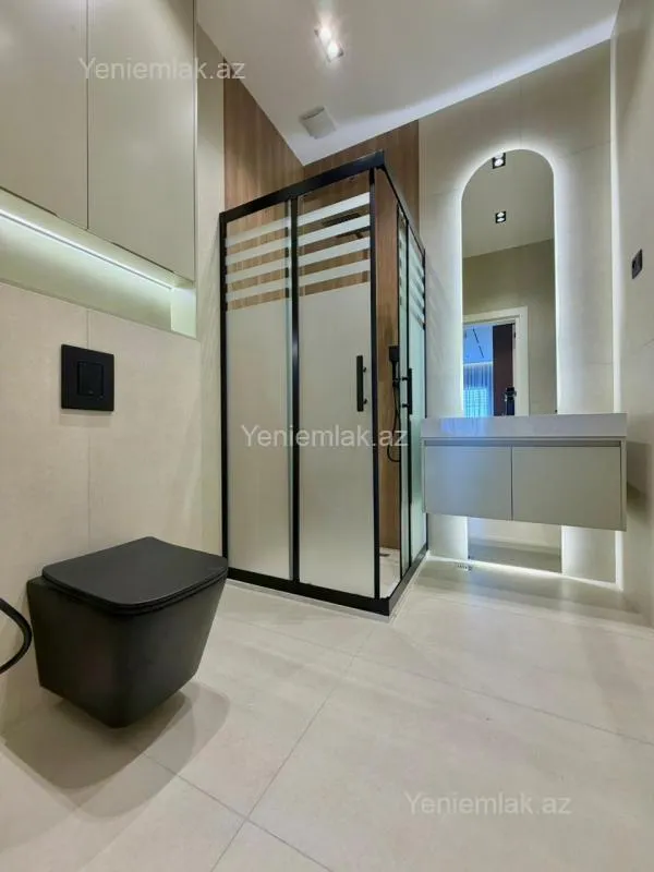 Satılır 5 otaqlı həyət evi 270 m²