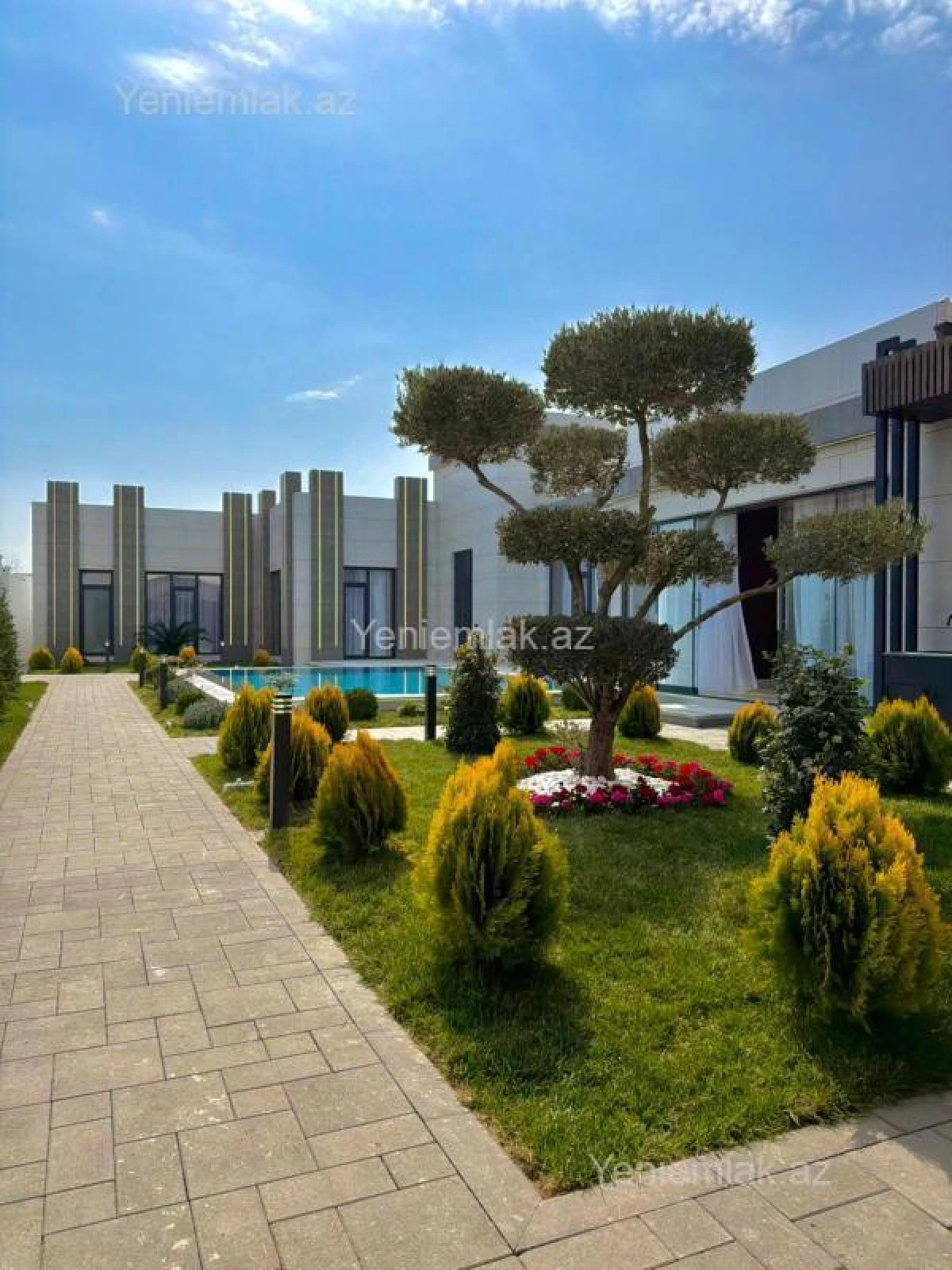 Satılır 5 otaqlı həyət evi 270 m²