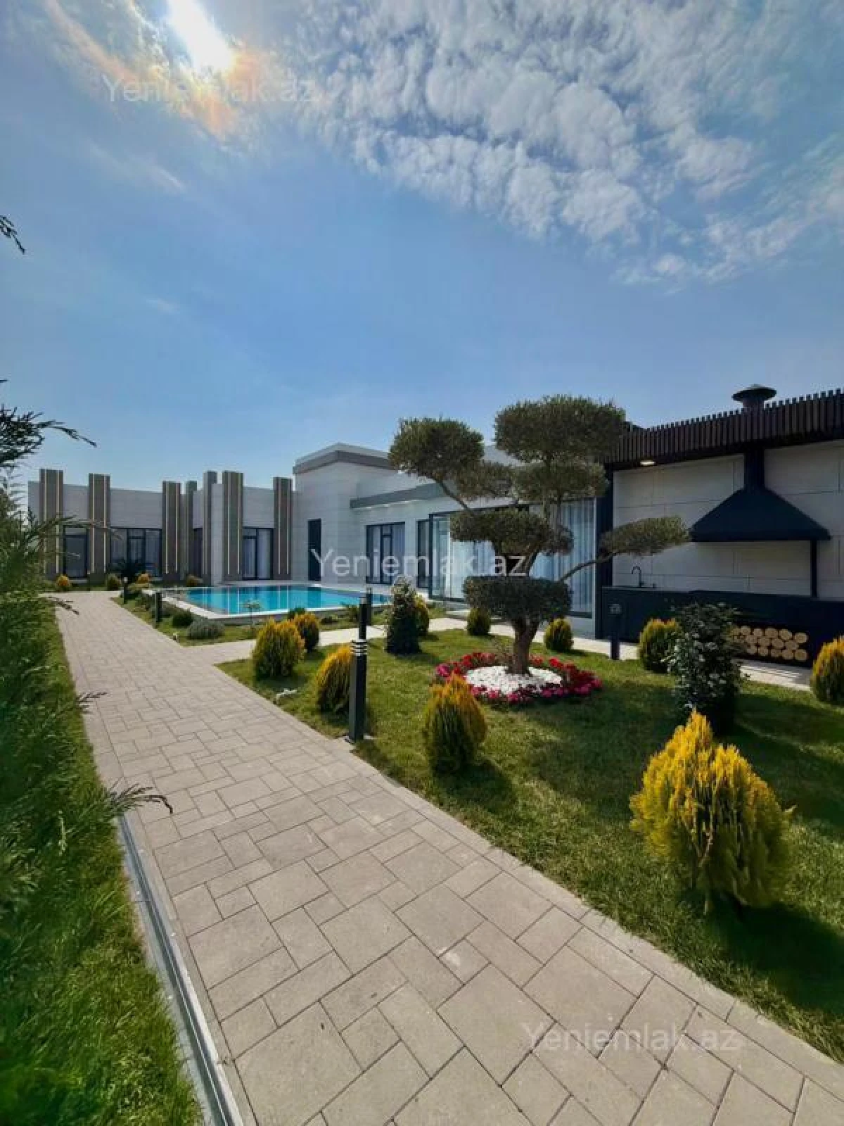 Satılır 5 otaqlı həyət evi 270 m²