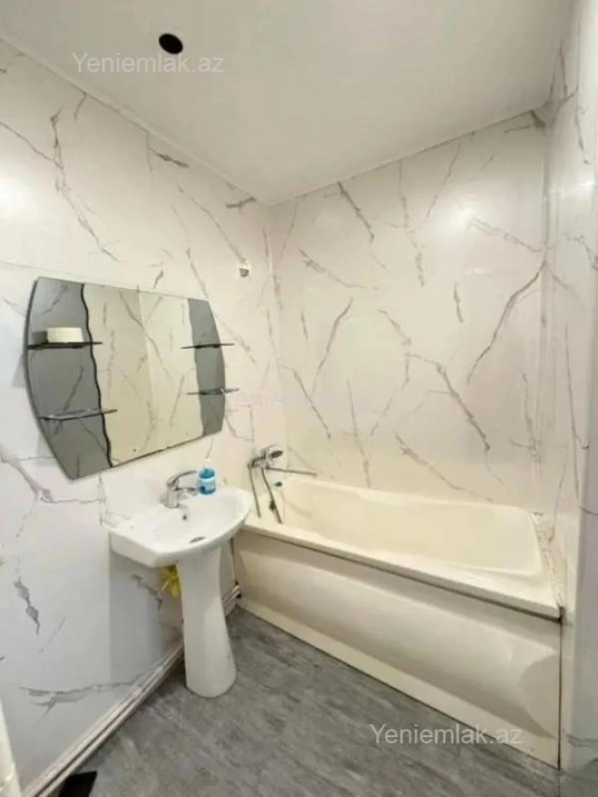 Satılır 2 otaqlı köhnə tikili 60 m²