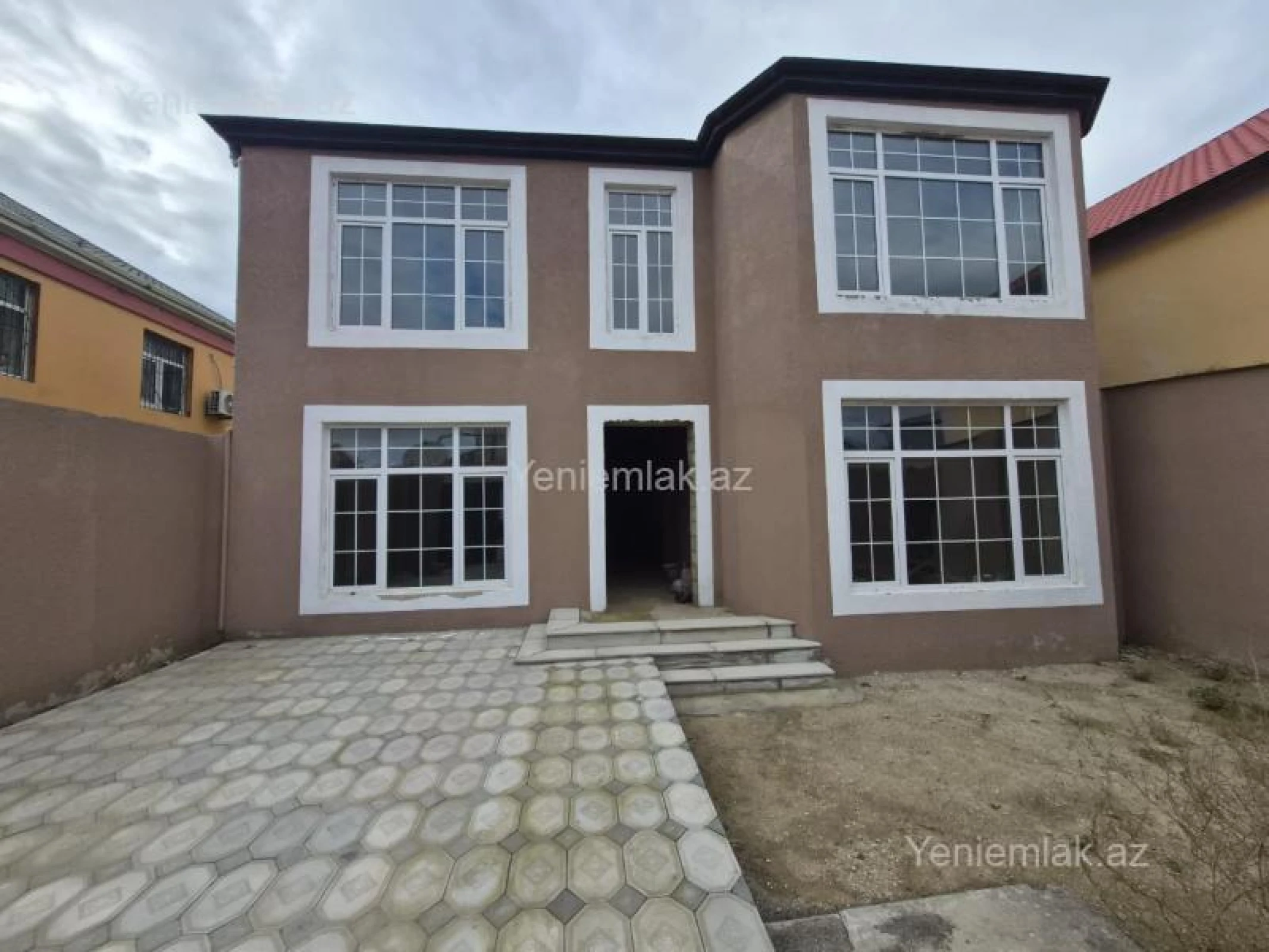 Satılır 6 otaqlı həyət evi 140 m²