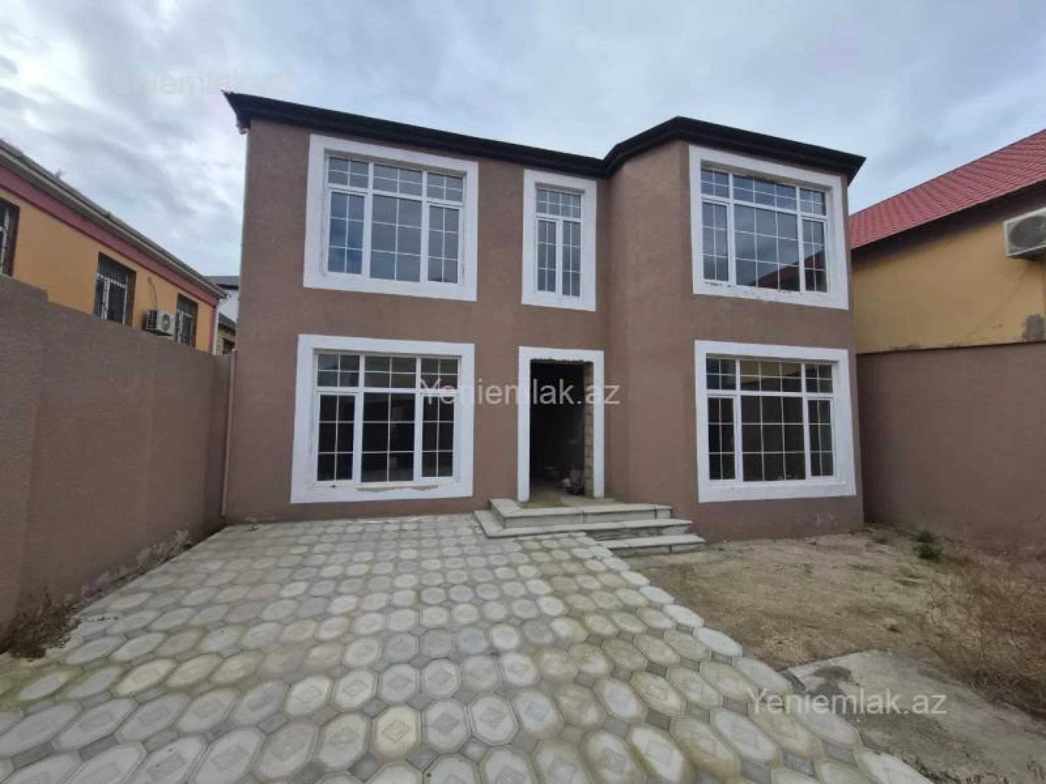 Satılır 6 otaqlı həyət evi 140 m²