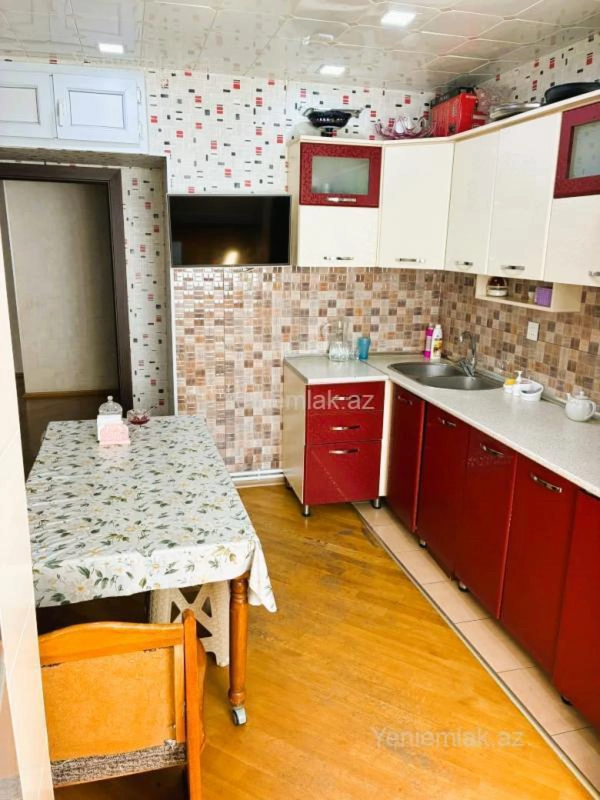 Satılır 3 otaqlı köhnə tikili 85 m²